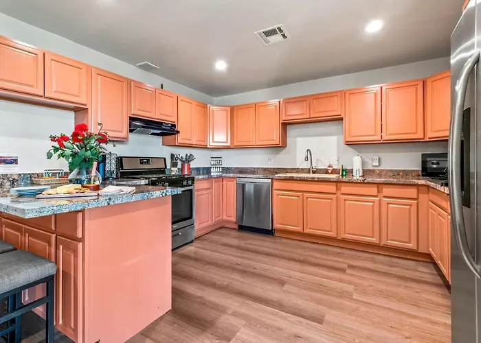 Holiday home 5br Sleeps 10 Hot Tub Fire Pit Games & Walk To Asu Tempe