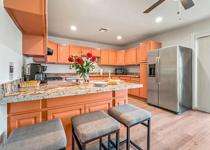 Holiday home 5br Sleeps 10 Hot Tub Fire Pit Games & Walk To Asu *