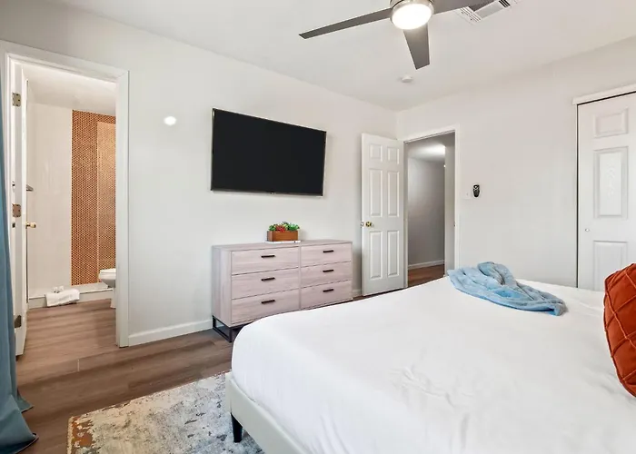 5br Sleeps 10 Hot Tub Fire Pit Games & Walk To Asu Holiday home