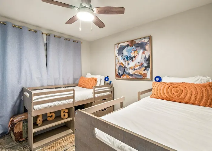 Holiday home 5br Sleeps 10 Hot Tub Fire Pit Games & Walk To Asu *